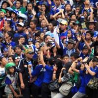 lebih-baik-pertandingan-sepak-bola-jangan-di-gbk-cuma-bikin-rusuh--macet