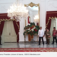 jokowi-asyik-santap-siang-bareng-mega-bahas-politik-luar-negeri-hingga-asap