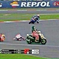 kumpulan-meme-perseteruan-rossi-marquez-dan-lorenzo