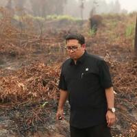fadli-zon-mengunjungi-bekas-hutan-terbakarapa-komentar-agan