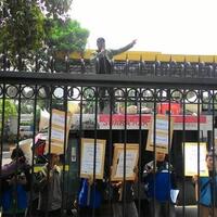 9-mahasiswa-nekat-teriak-teriak-minta-ahok-dipenjara