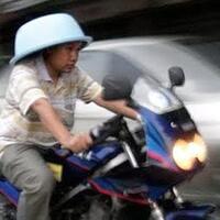 hanya-ada-di-indonesia-pengendara-motor-seperti-ini