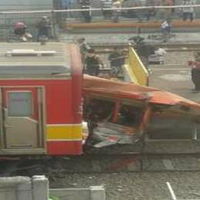 metromini-tertabrak-krl-di-perlintasan-angke