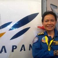 esther-orang-pertama-yang-akan-terbangkan-pesawat-n219-buatan-pt-di