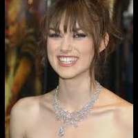 cantiknya-cewek-gingsul-selalu-menarik-perhatian