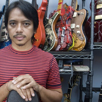 breaking-news--dewa-budjana-cs-hibur-jokowi-dan-tni