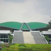 heboh-tukang-bubur-cantik-dari-surabaya-alisnya-paripurna