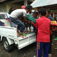 nggak-dipinjamkan-ambulans-mayat-diangkut-pake-mobil-pengangkut-ikan