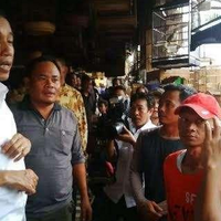 jokowi-borong-ratusan-burung-di-pasar-pramuka-besok-dilepas-di-istana-bogor