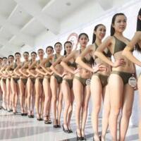1000-wanita-tionghoa-berbaris-kenakan-bikini-ada-apa