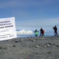 fr-krm-goes-to-puncak-mahameru