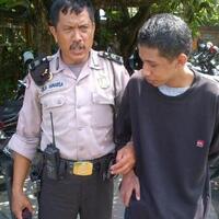 nonton-sidang-teman-buronan-dibekuk-polisi