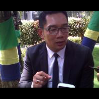 top-of-mind-ridwan-kamil-ajak-penyapu-jalan-berangkat-umrah