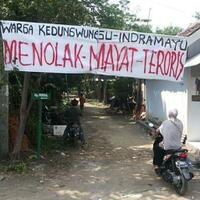 warga-krangkeng-indramayu-tolak-jenazah-ahmad-muhazan