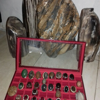 etalase-gemstone-tunjukkan-kan-koleksi-mu