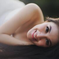 awas-foto-cantik-sandra-dewi-ini-bikin-anda-telan-air-liur