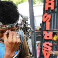 waduh-tangan-robot-pak-tawan-iron-man-dari-bali-rusak-kena-air-hujan-gan