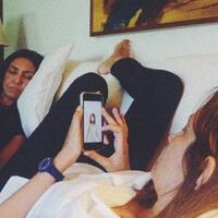 bahaya-ponsel-saat-dibawa-tidur