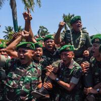 foto-foto-keren-pelepasan-1300-prajurit-tni-ke-perbatasan-ri-malaysia