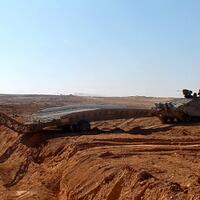 pic-namer-heavy-apc-israel-dengan-trophy-aps