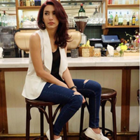 hot-foto--tyas-mirasih-tertangkap-m-dgn-seorang-lelaki-disofa-dan-tempat-tidur