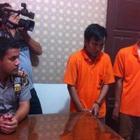 dua-sekawan-keluar-penjara-ehdisambut-polisi-di-depan-gerbang-lapas