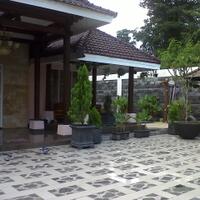 rumah-baru-yogyakarta-utara-hotel-hyatt-jlpalagan-desain-artistik--kolam-renang