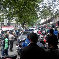 puluhan-driver-grabbike-geruduk-ojek-pangkalan-di-stasiun-cawang