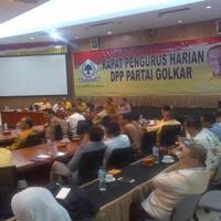 politikus-ini-terharu-melihat-ical-agung-berpelukan