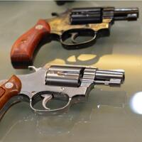 polisi-tangkap-dua-pria-dengan-senjata-api-mainan-di-pulo-gadung