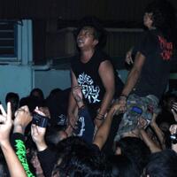 13-tipe-penonton-konser-dari-suka-cekrek-cekrek-sampai-sibuk-pacaran