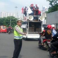 buruh-bergerak-ke-istana-polisi-beri-pengawalan