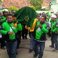 bocah-4-tahun-ikut-antar-orangtuanya-yang-tewas-ditabrak-fortuner