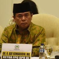 siapapun-boleh-maju-caketum-golkar-termasuk-ade-komarudin