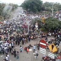 demo-guru-honorer-dikawal-9-ribu-polisi