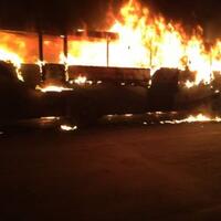 sebuah-bus-terbakar-di-km-28-tol-cikarang