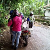 pic-heboh-polisi-razia-di-jalan-kampung--terima-duit-recehan