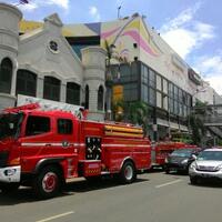 lantai-5-mal-atrium-senen-terbakar