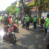 walah-ambil-foto-polisi-pas-razia-pengendara-ini-didenda-250-ribu