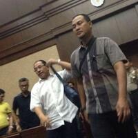 mantan-wali-kota-makassar-dituntut-8-tahun-penjara