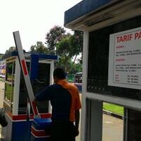 tarif-parkir-gbk-mencekik