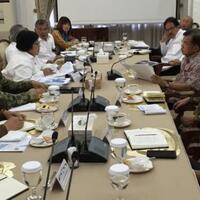 panggil-5-menteri-wapres-rapat-terbatas-di-rumahnya