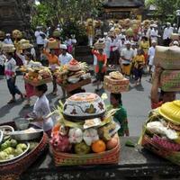 hari-ini-umat-2-agama-rayakan-hari-suci