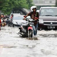 jalan-penghubung-tangerang-jakarta-banjir