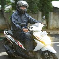 terobos-banjir-pakai-motor-matik-perhatikan-hal-ini