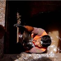 gorong-gorong-di-depan-istana-lumpuh