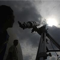 jangan-amati-gerhana-matahari-dari-baskom-berisi-air