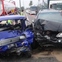 mobil-anak-rano-karno-tabrakan-di-soetta
