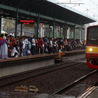 ka-senja-solo-anjlok-kereta-ke-jatinegara-hanya-sampai-manggarai