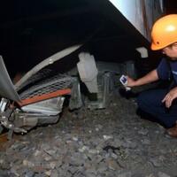 kereta-anjlok-penumpang-menumpuk-di-stasiun-depok